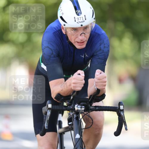 11.08.2024 - GEWOBA Citytriathlon Bremen H.Heesch http://msf.ph/oto/6797739 11.08.2024 11:52:36 Laufen  meine-sportfotos.de