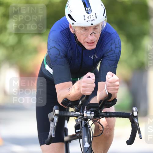 11.08.2024 - GEWOBA Citytriathlon Bremen H.Heesch http://msf.ph/oto/6797741 11.08.2024 11:52:36 Laufen  meine-sportfotos.de