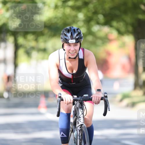 11.08.2024 - GEWOBA Citytriathlon Bremen H.Heesch http://msf.ph/oto/6797751 11.08.2024 11:52:47 Laufen  meine-sportfotos.de
