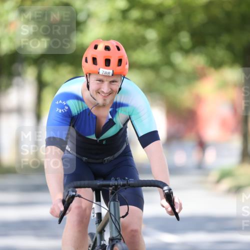 11.08.2024 - GEWOBA Citytriathlon Bremen H.Heesch http://msf.ph/oto/6798080 11.08.2024 11:53:32 Laufen  meine-sportfotos.de