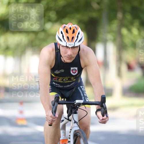 11.08.2024 - GEWOBA Citytriathlon Bremen H.Heesch http://msf.ph/oto/6798223 11.08.2024 11:54:03 Laufen  meine-sportfotos.de