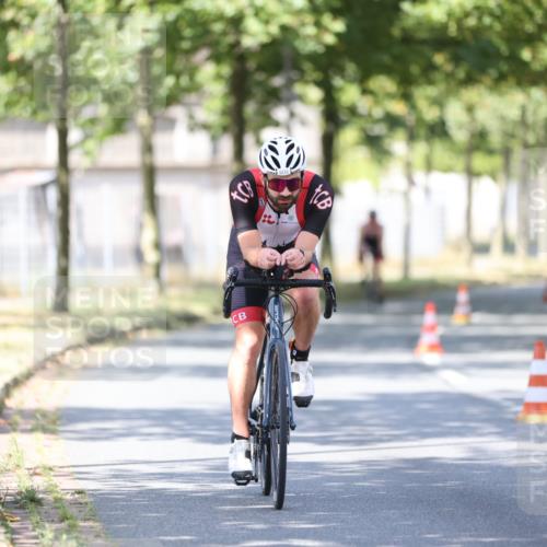 11.08.2024 - GEWOBA Citytriathlon Bremen H.Heesch http://msf.ph/oto/6798243 11.08.2024 11:54:07 Laufen  meine-sportfotos.de