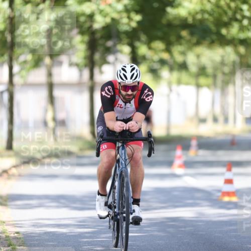 11.08.2024 - GEWOBA Citytriathlon Bremen H.Heesch http://msf.ph/oto/6798251 11.08.2024 11:54:07 Laufen  meine-sportfotos.de