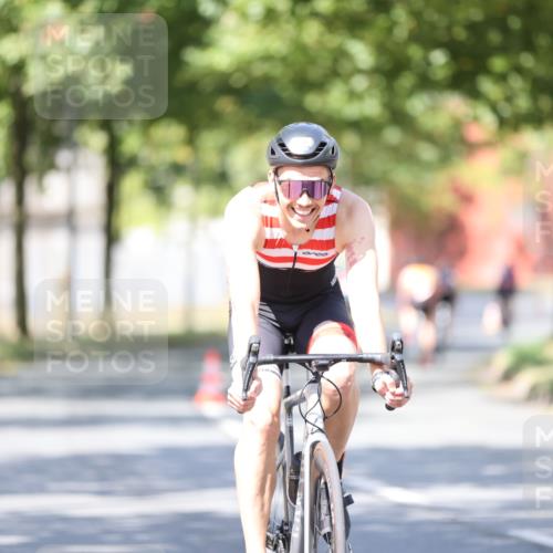 11.08.2024 - GEWOBA Citytriathlon Bremen H.Heesch http://msf.ph/oto/6798302 11.08.2024 11:54:12 Laufen  meine-sportfotos.de