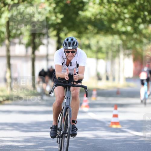 11.08.2024 - GEWOBA Citytriathlon Bremen H.Heesch http://msf.ph/oto/6798402 11.08.2024 11:54:33 Laufen  meine-sportfotos.de