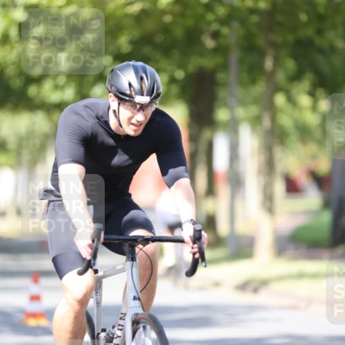 11.08.2024 - GEWOBA Citytriathlon Bremen H.Heesch http://msf.ph/oto/6798481 11.08.2024 11:54:39 Laufen  meine-sportfotos.de