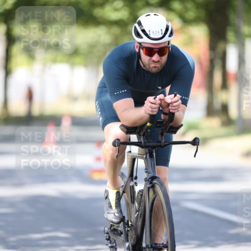 11.08.2024 - GEWOBA Citytriathlon Bremen H.Heesch http://msf.ph/oto/6798662 11.08.2024 11:54:53 Laufen  meine-sportfotos.de