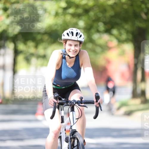 11.08.2024 - GEWOBA Citytriathlon Bremen H.Heesch http://msf.ph/oto/6798762 11.08.2024 11:54:58 Laufen  meine-sportfotos.de