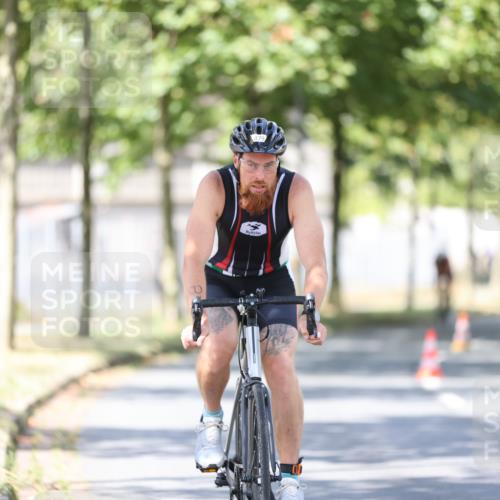 11.08.2024 - GEWOBA Citytriathlon Bremen H.Heesch http://msf.ph/oto/6798863 11.08.2024 11:55:42 Laufen  meine-sportfotos.de