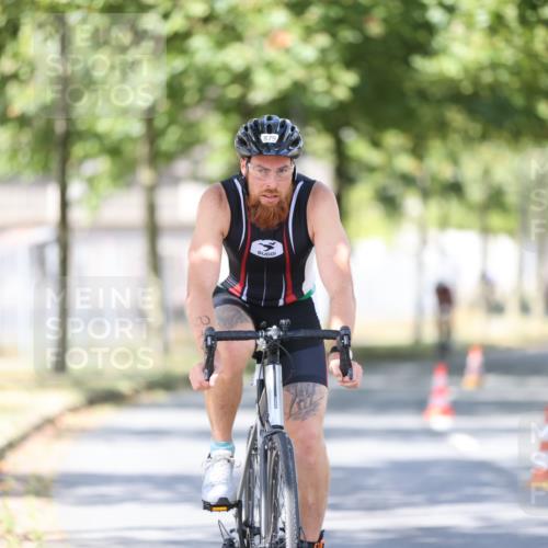11.08.2024 - GEWOBA Citytriathlon Bremen H.Heesch http://msf.ph/oto/6798875 11.08.2024 11:55:42 Laufen  meine-sportfotos.de