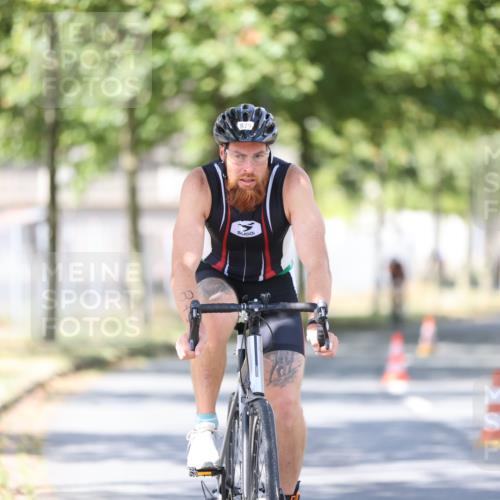 11.08.2024 - GEWOBA Citytriathlon Bremen H.Heesch http://msf.ph/oto/6798878 11.08.2024 11:55:42 Laufen  meine-sportfotos.de