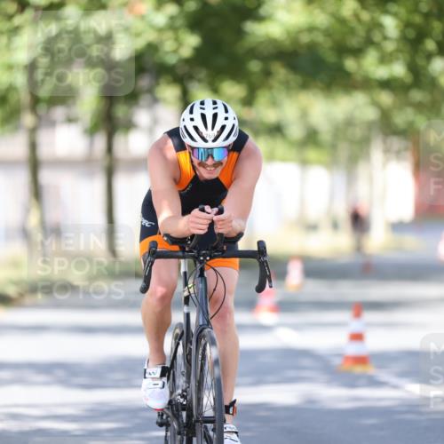 11.08.2024 - GEWOBA Citytriathlon Bremen H.Heesch http://msf.ph/oto/6798973 11.08.2024 11:55:49 Laufen  meine-sportfotos.de