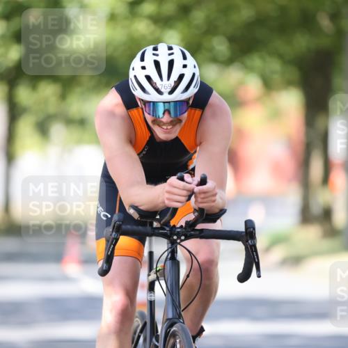 11.08.2024 - GEWOBA Citytriathlon Bremen H.Heesch http://msf.ph/oto/6799008 11.08.2024 11:55:49 Laufen  meine-sportfotos.de