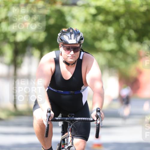 11.08.2024 - GEWOBA Citytriathlon Bremen H.Heesch http://msf.ph/oto/6799031 11.08.2024 11:55:59 Laufen  meine-sportfotos.de