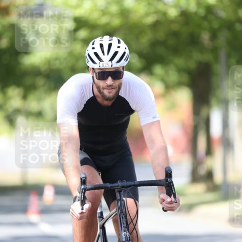 11.08.2024 - GEWOBA Citytriathlon Bremen H.Heesch http://msf.ph/oto/6799102 11.08.2024 11:56:12 Laufen  meine-sportfotos.de