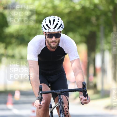 11.08.2024 - GEWOBA Citytriathlon Bremen H.Heesch http://msf.ph/oto/6799103 11.08.2024 11:56:12 Laufen  meine-sportfotos.de