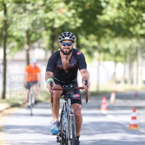 11.08.2024 - GEWOBA Citytriathlon Bremen H.Heesch http://msf.ph/oto/6799233 11.08.2024 11:56:29 Laufen  meine-sportfotos.de
