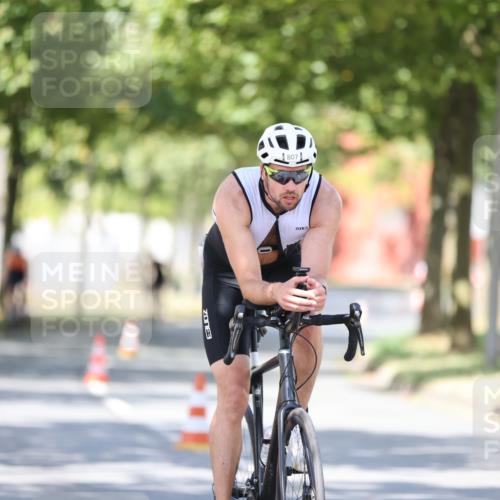11.08.2024 - GEWOBA Citytriathlon Bremen H.Heesch http://msf.ph/oto/6799303 11.08.2024 11:56:36 Laufen  meine-sportfotos.de