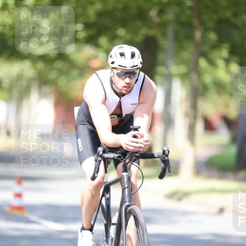 11.08.2024 - GEWOBA Citytriathlon Bremen H.Heesch http://msf.ph/oto/6799311 11.08.2024 11:56:36 Laufen  meine-sportfotos.de