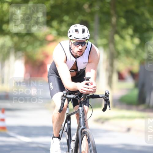 11.08.2024 - GEWOBA Citytriathlon Bremen H.Heesch http://msf.ph/oto/6799313 11.08.2024 11:56:36 Laufen  meine-sportfotos.de
