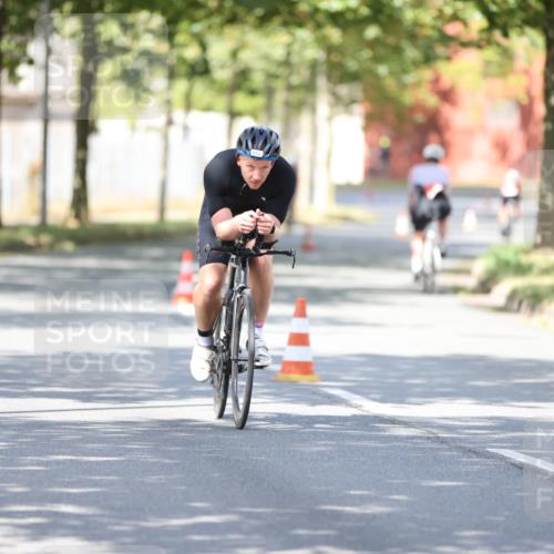 11.08.2024 - GEWOBA Citytriathlon Bremen H.Heesch http://msf.ph/oto/6799468 11.08.2024 11:56:53 Laufen  meine-sportfotos.de