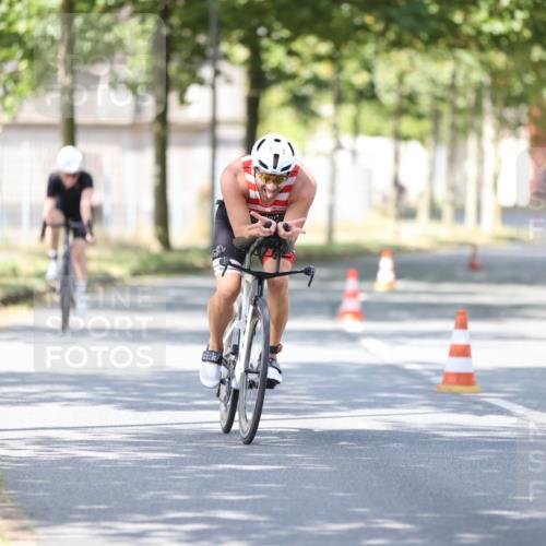 11.08.2024 - GEWOBA Citytriathlon Bremen H.Heesch http://msf.ph/oto/6799649 11.08.2024 11:57:30 Laufen  meine-sportfotos.de