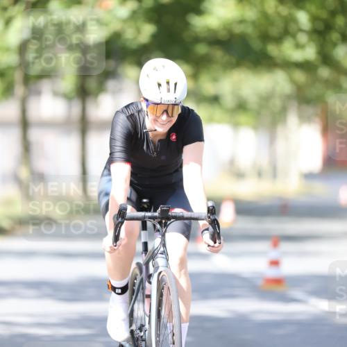 11.08.2024 - GEWOBA Citytriathlon Bremen H.Heesch http://msf.ph/oto/6799705 11.08.2024 11:57:33 Laufen  meine-sportfotos.de