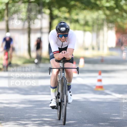 11.08.2024 - GEWOBA Citytriathlon Bremen H.Heesch http://msf.ph/oto/6799766 11.08.2024 11:57:46 Laufen  meine-sportfotos.de