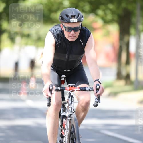 11.08.2024 - GEWOBA Citytriathlon Bremen H.Heesch http://msf.ph/oto/6799829 11.08.2024 11:57:51 Laufen  meine-sportfotos.de
