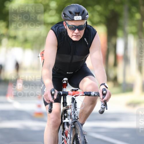 11.08.2024 - GEWOBA Citytriathlon Bremen H.Heesch http://msf.ph/oto/6799833 11.08.2024 11:57:51 Laufen  meine-sportfotos.de