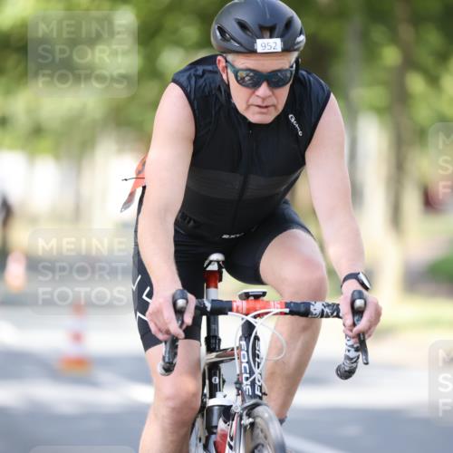 11.08.2024 - GEWOBA Citytriathlon Bremen H.Heesch http://msf.ph/oto/6799837 11.08.2024 11:57:51 Laufen  meine-sportfotos.de