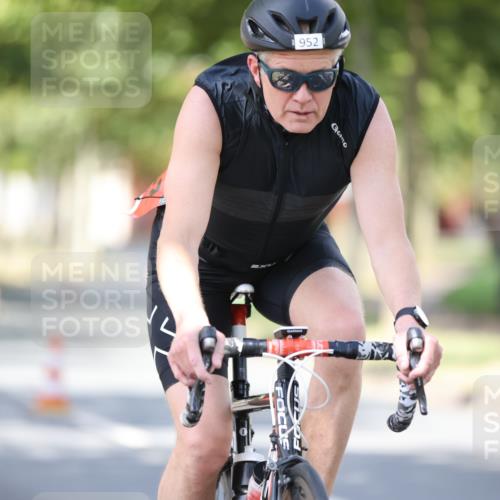 11.08.2024 - GEWOBA Citytriathlon Bremen H.Heesch http://msf.ph/oto/6799839 11.08.2024 11:57:51 Laufen  meine-sportfotos.de