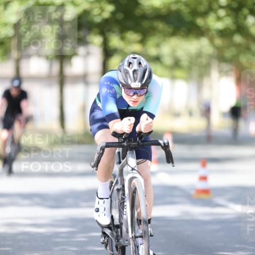 11.08.2024 - GEWOBA Citytriathlon Bremen H.Heesch http://msf.ph/oto/6799882 11.08.2024 11:57:57 Laufen  meine-sportfotos.de