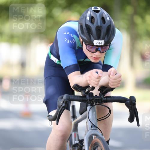 11.08.2024 - GEWOBA Citytriathlon Bremen H.Heesch http://msf.ph/oto/6799906 11.08.2024 11:57:58 Laufen  meine-sportfotos.de