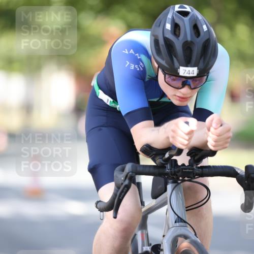 11.08.2024 - GEWOBA Citytriathlon Bremen H.Heesch http://msf.ph/oto/6799908 11.08.2024 11:57:58 Laufen  meine-sportfotos.de