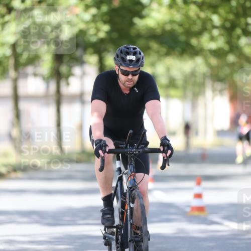 11.08.2024 - GEWOBA Citytriathlon Bremen H.Heesch http://msf.ph/oto/6799912 11.08.2024 11:58:00 Laufen  meine-sportfotos.de