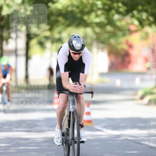 11.08.2024 - GEWOBA Citytriathlon Bremen H.Heesch http://msf.ph/oto/6799958 11.08.2024 11:58:06 Laufen  meine-sportfotos.de