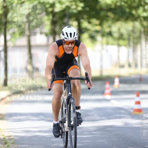 11.08.2024 - GEWOBA Citytriathlon Bremen H.Heesch http://msf.ph/oto/6800017 11.08.2024 11:58:12 Laufen  meine-sportfotos.de