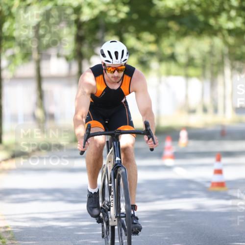 11.08.2024 - GEWOBA Citytriathlon Bremen H.Heesch http://msf.ph/oto/6800021 11.08.2024 11:58:12 Laufen  meine-sportfotos.de