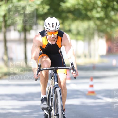 11.08.2024 - GEWOBA Citytriathlon Bremen H.Heesch http://msf.ph/oto/6800030 11.08.2024 11:58:12 Laufen  meine-sportfotos.de