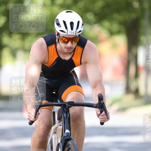 11.08.2024 - GEWOBA Citytriathlon Bremen H.Heesch http://msf.ph/oto/6800045 11.08.2024 11:58:13 Laufen  meine-sportfotos.de