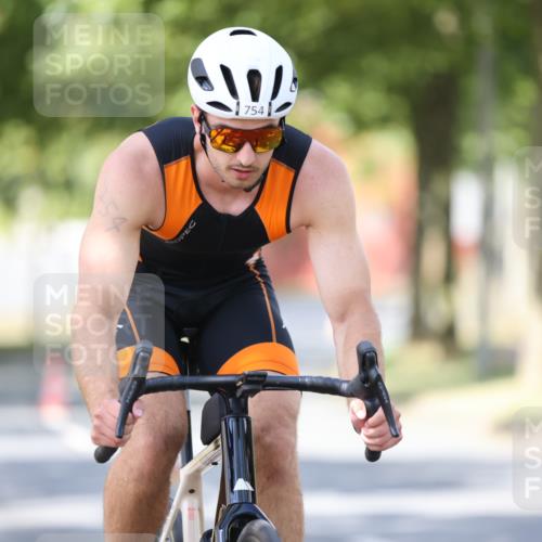 11.08.2024 - GEWOBA Citytriathlon Bremen H.Heesch http://msf.ph/oto/6800047 11.08.2024 11:58:13 Laufen  meine-sportfotos.de