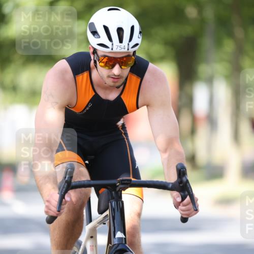 11.08.2024 - GEWOBA Citytriathlon Bremen H.Heesch http://msf.ph/oto/6800049 11.08.2024 11:58:13 Laufen  meine-sportfotos.de