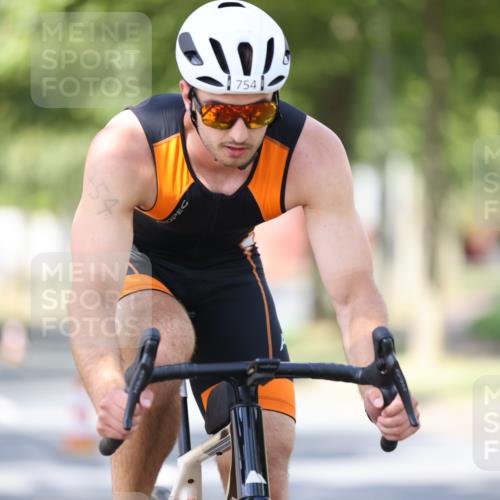 11.08.2024 - GEWOBA Citytriathlon Bremen H.Heesch http://msf.ph/oto/6800051 11.08.2024 11:58:13 Laufen  meine-sportfotos.de