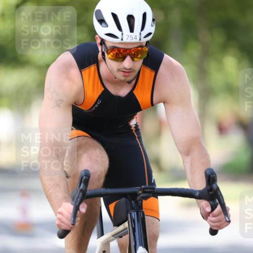 11.08.2024 - GEWOBA Citytriathlon Bremen H.Heesch http://msf.ph/oto/6800053 11.08.2024 11:58:13 Laufen  meine-sportfotos.de