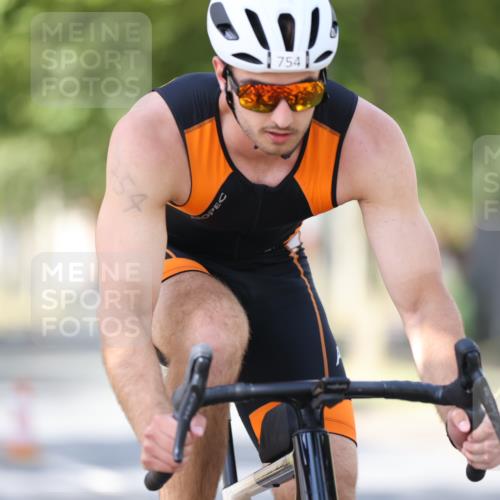 11.08.2024 - GEWOBA Citytriathlon Bremen H.Heesch http://msf.ph/oto/6800055 11.08.2024 11:58:13 Laufen  meine-sportfotos.de