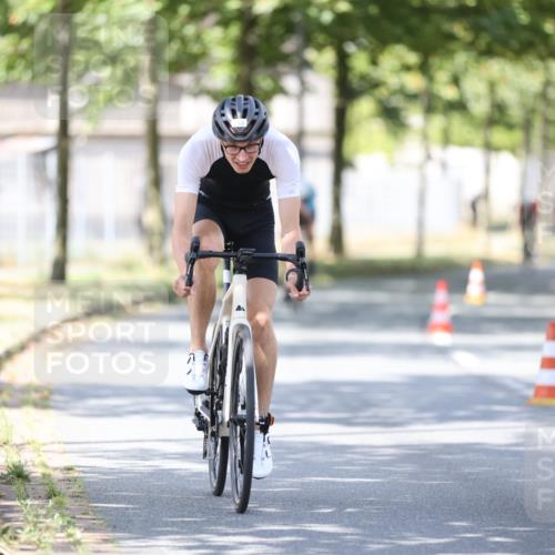 11.08.2024 - GEWOBA Citytriathlon Bremen H.Heesch http://msf.ph/oto/6800315 11.08.2024 11:59:19 Laufen  meine-sportfotos.de