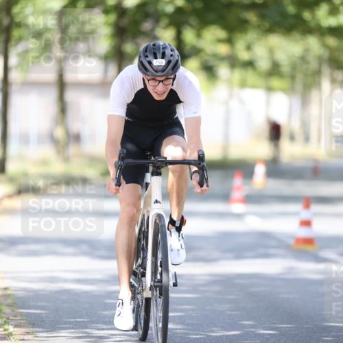 11.08.2024 - GEWOBA Citytriathlon Bremen H.Heesch http://msf.ph/oto/6800327 11.08.2024 11:59:19 Laufen  meine-sportfotos.de