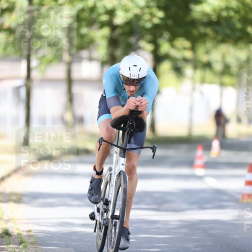 11.08.2024 - GEWOBA Citytriathlon Bremen H.Heesch http://msf.ph/oto/6800372 11.08.2024 11:59:23 Laufen  meine-sportfotos.de