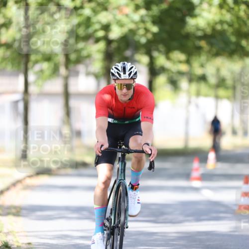 11.08.2024 - GEWOBA Citytriathlon Bremen H.Heesch http://msf.ph/oto/6800416 11.08.2024 11:59:26 Laufen  meine-sportfotos.de